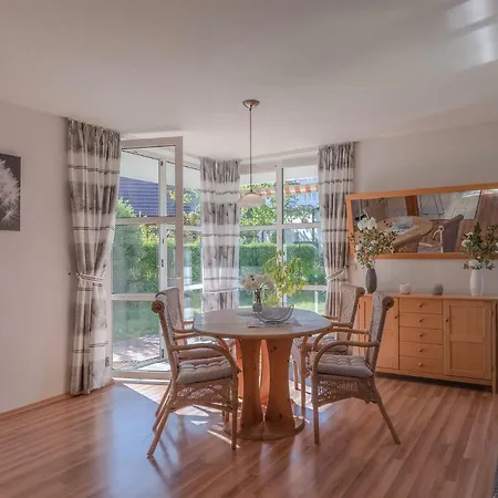 Ferienhaus Am Seeufer מלון דירות וארן